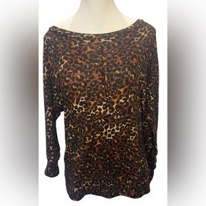 FRENCH LAUNDRY leopard print thermal top with slight dolman sleeve Size Medium